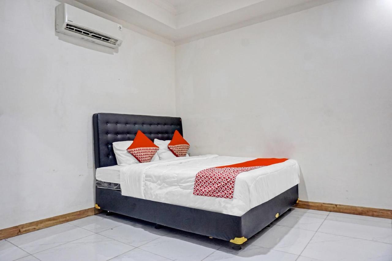 Oyo 90784 Adelia Syariah