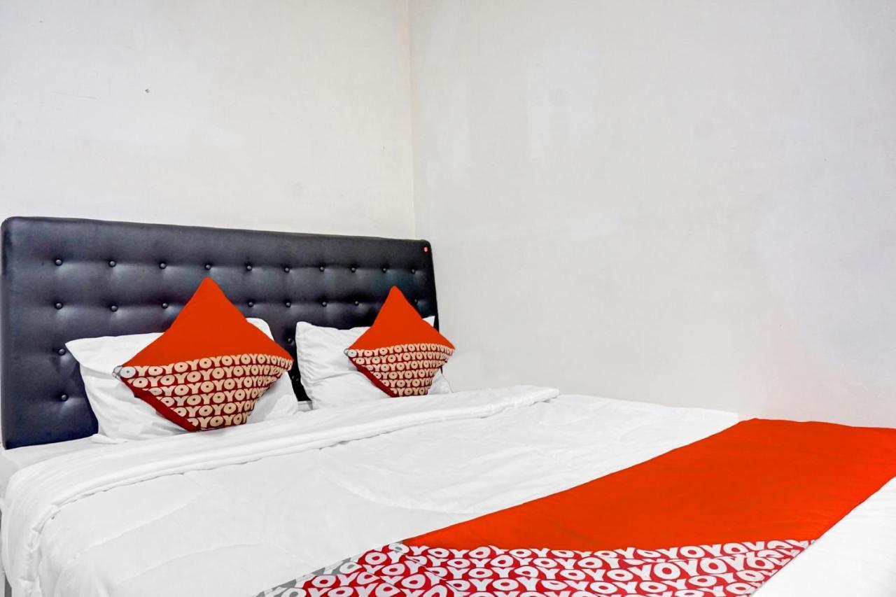 Oyo 90784 Adelia Syariah Hotel